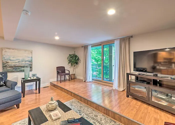 Cute Grand Haven Apartment Walk Downtown Streets!