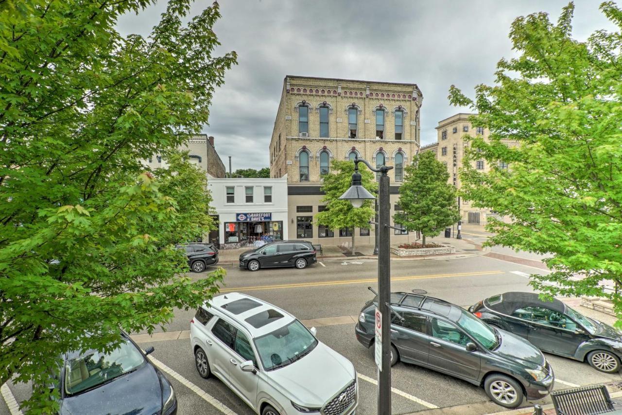 Cute Walk Downtown Streets! * Grand Haven